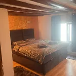 Old Town Apartment *